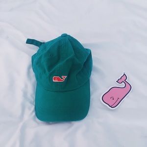 Vineyard vines Christmas hat + sticker